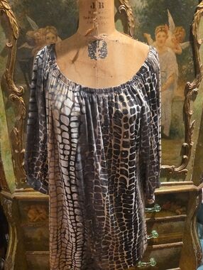 Clara Sun Woo reptile print blouse with an off-the-shoulder neckline Sz 1X